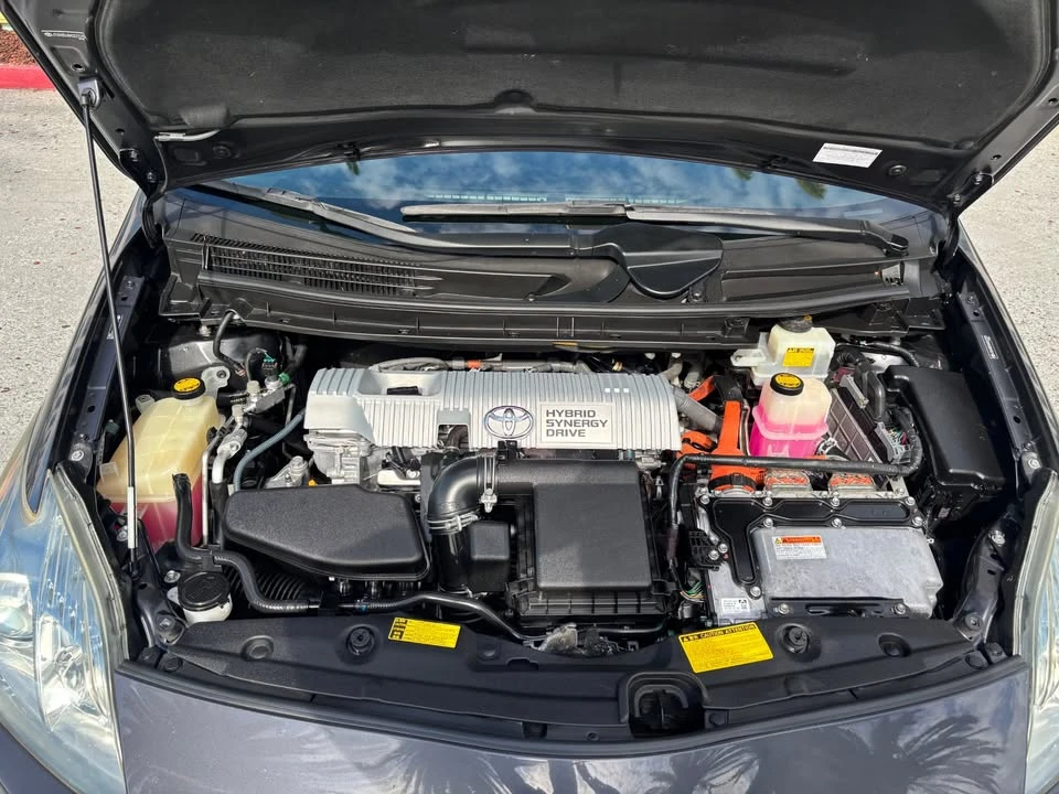 2010 Toyota Prius 3rd Gen - Image 13 of 15