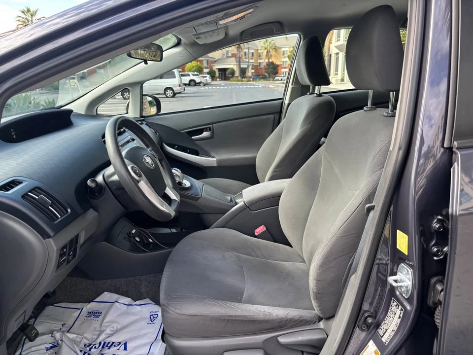 2010 Toyota Prius 3rd Gen - Image 10 of 15