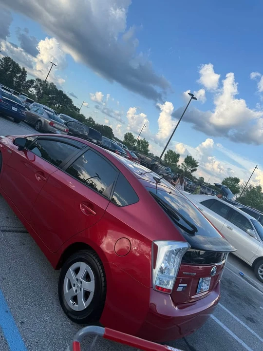 2010 Toyota Prius 3rd Gen - Image 3 of 4