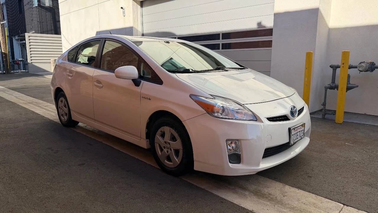 2010 Toyota Prius 3rd Gen - Image 3 of 9