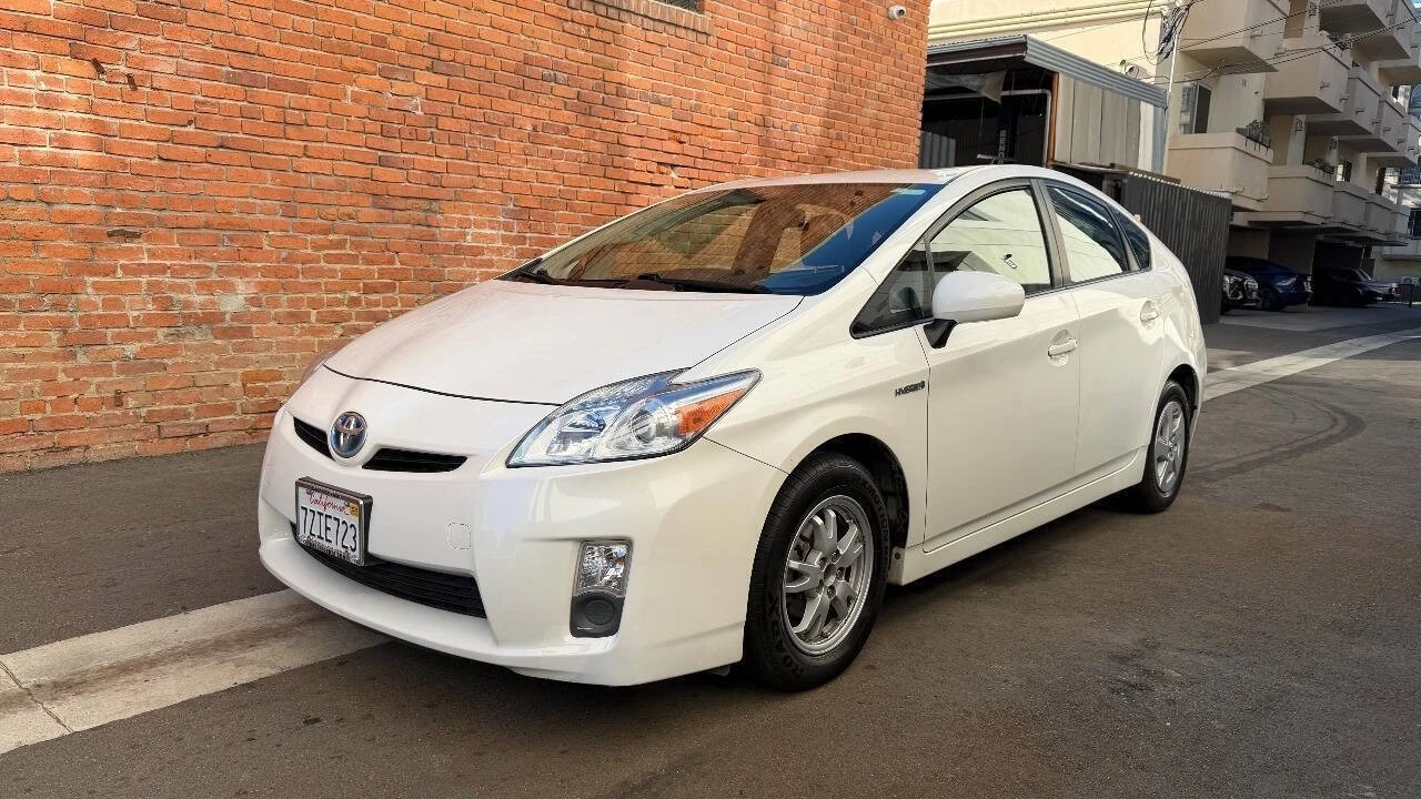 2010 Toyota Prius 3rd Gen - Image 4 of 9