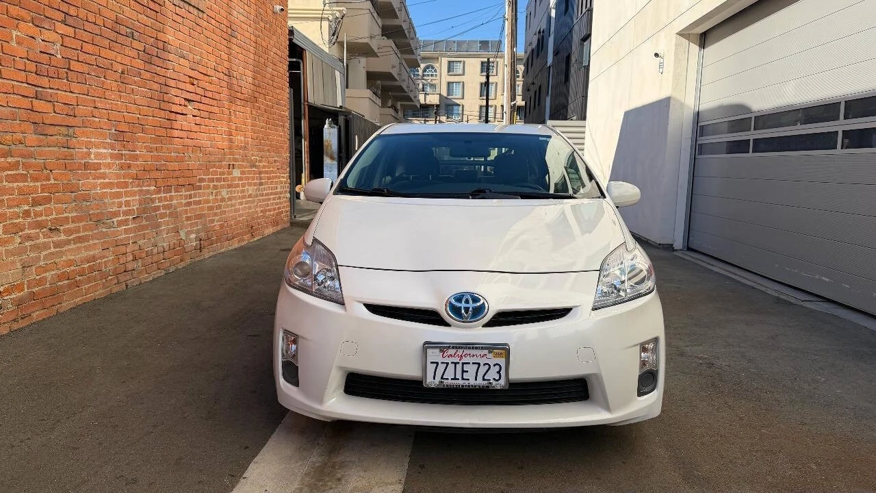2010 Toyota Prius 3rd Gen - Image 2 of 9