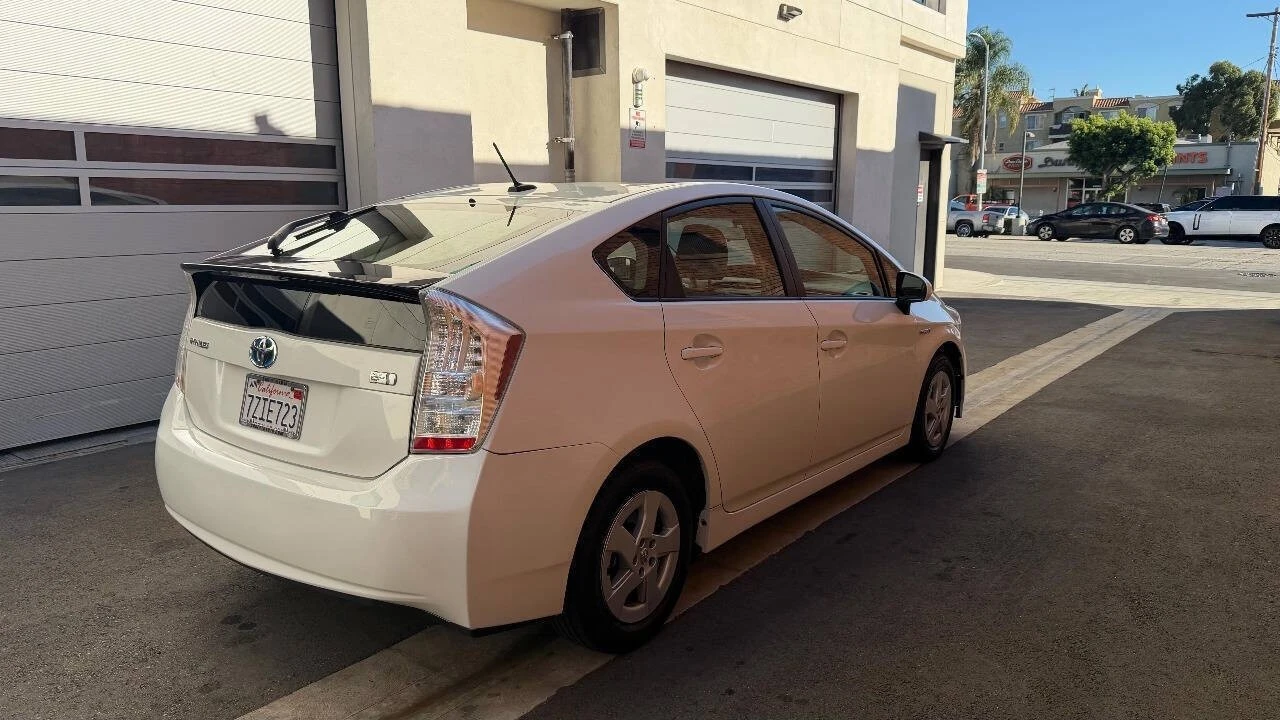 2010 Toyota Prius 3rd Gen - Image 7 of 9