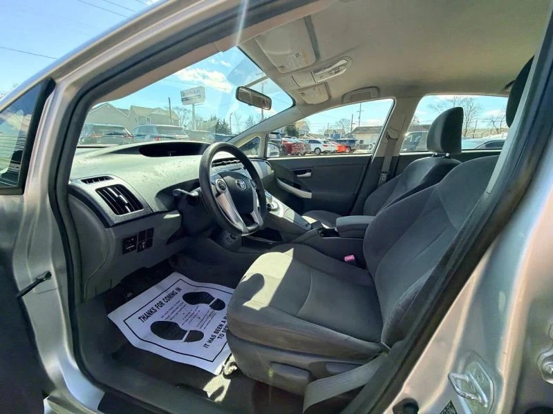 2010 Toyota Prius 3rd Gen - Image 5 of 12