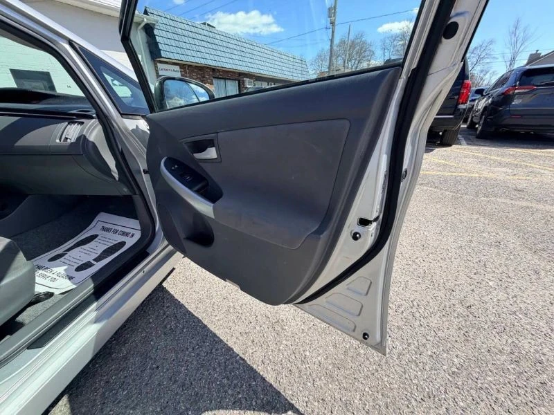 2010 Toyota Prius 3rd Gen - Image 7 of 12