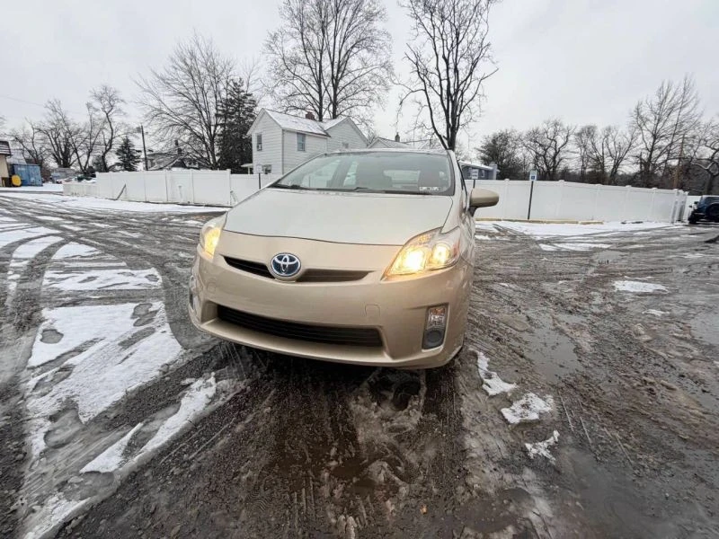 2010 Toyota Prius 3rd Gen - Image 2 of 12
