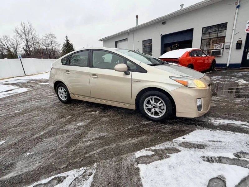 2010 Toyota Prius 3rd Gen - Image 6 of 12
