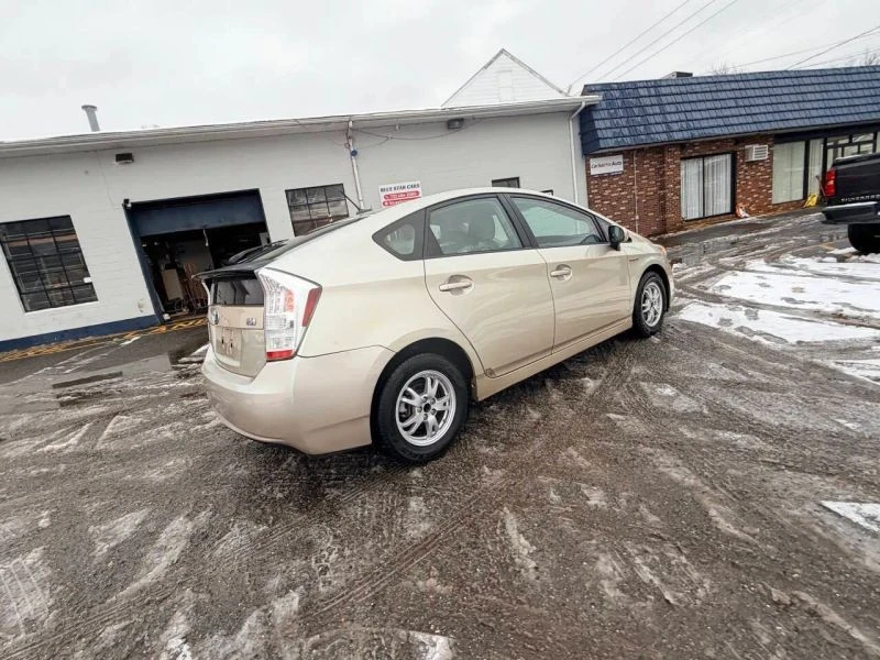 2010 Toyota Prius 3rd Gen - Image 9 of 12