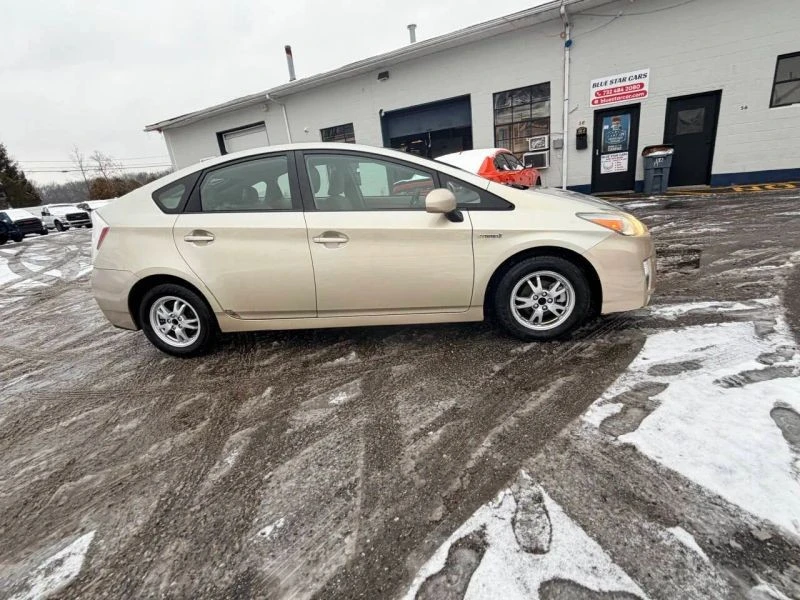 2010 Toyota Prius 3rd Gen - Image 7 of 12