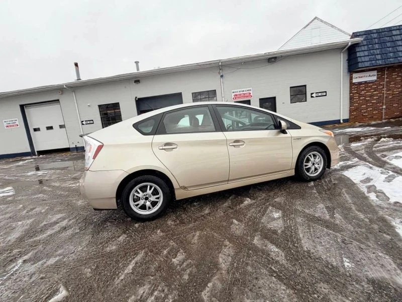 2010 Toyota Prius 3rd Gen - Image 8 of 12