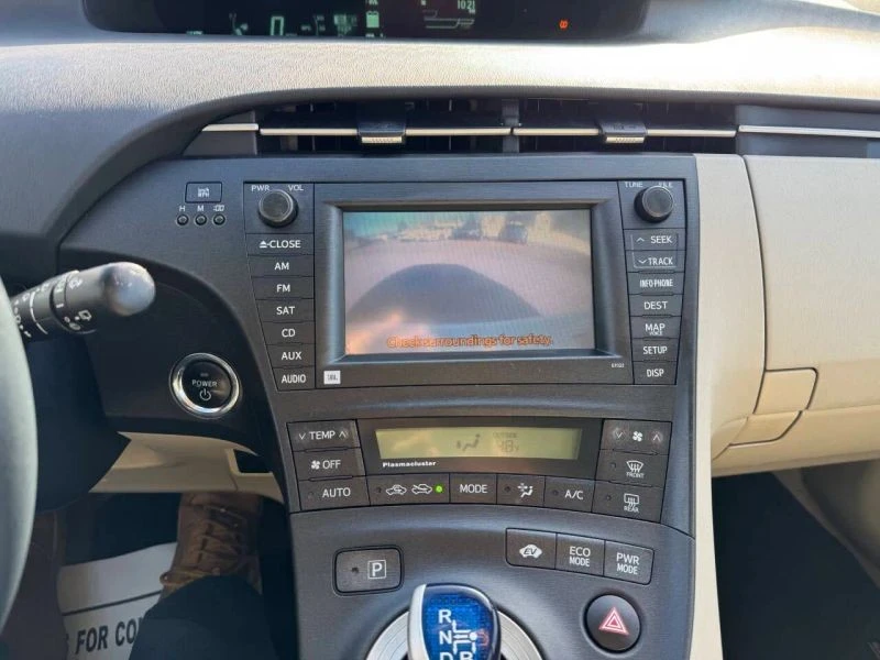 2010 Toyota Prius 3rd Gen - Image 9 of 12