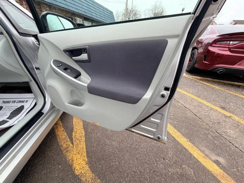 2010 Toyota Prius 3rd Gen - Image 12 of 12