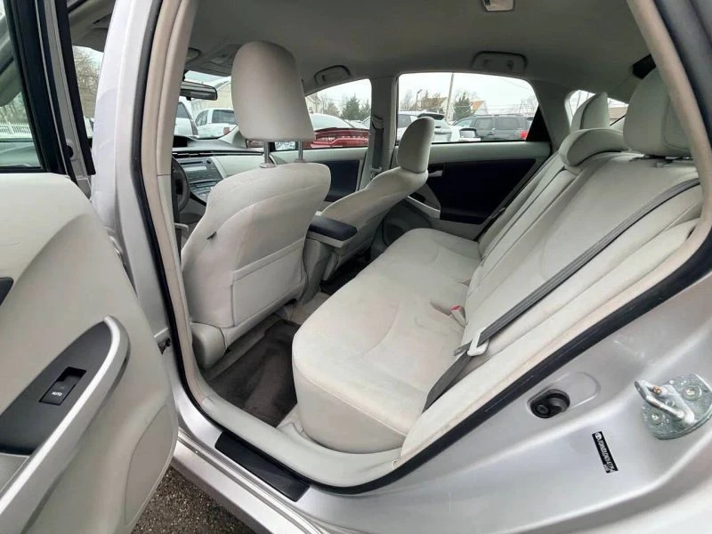 2010 Toyota Prius 3rd Gen - Image 9 of 12