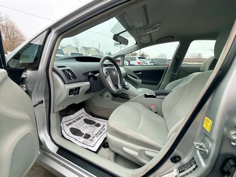 2010 Toyota Prius 3rd Gen - Image 8 of 12