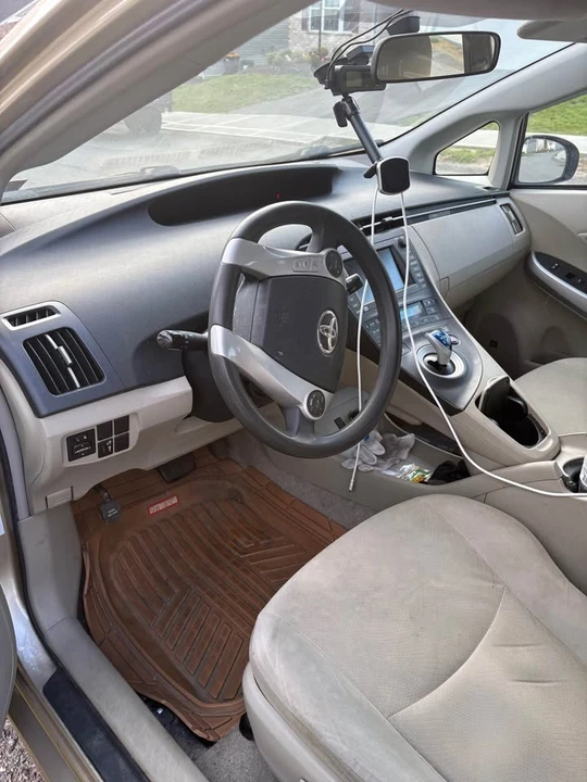 2010 Toyota Prius 3rd Gen - Image 8 of 17
