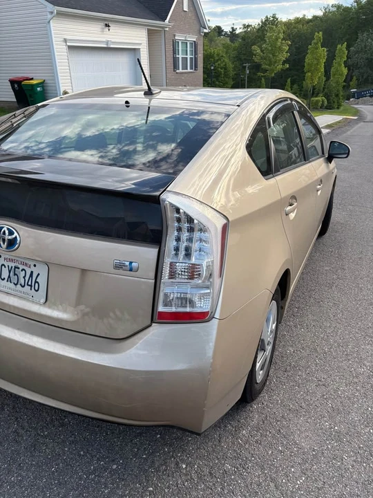 2010 Toyota Prius 3rd Gen - Image 9 of 17