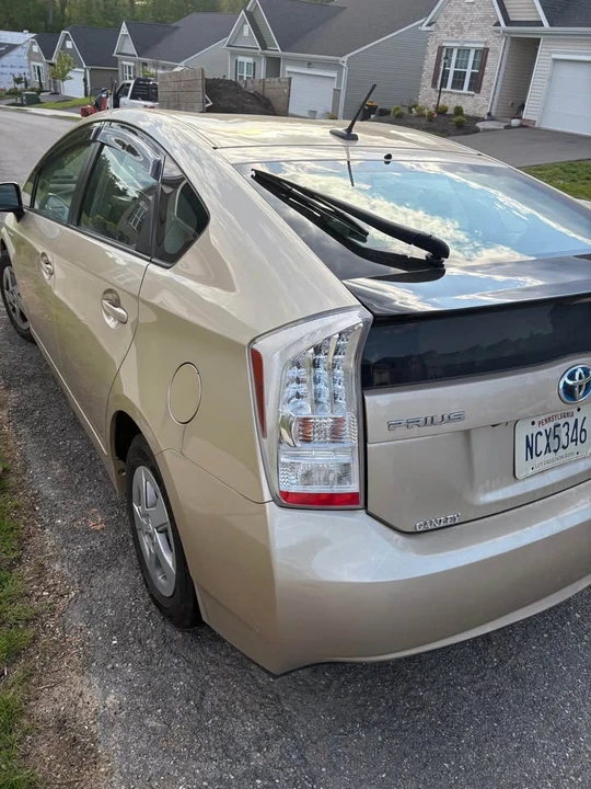 2010 Toyota Prius 3rd Gen - Image 6 of 17