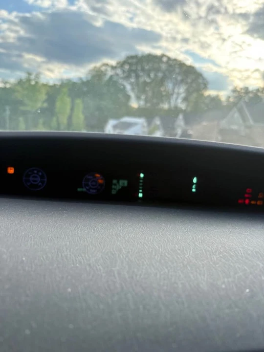 2010 Toyota Prius 3rd Gen - Image 12 of 17