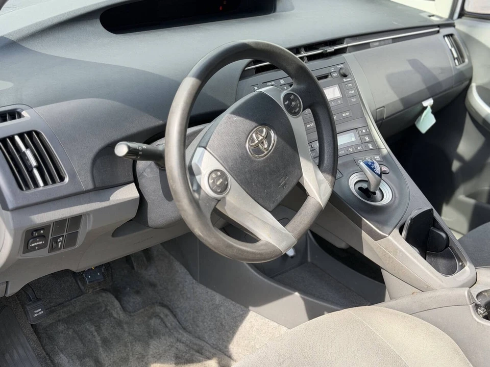 2010 Toyota Prius 3rd Gen - Image 12 of 16