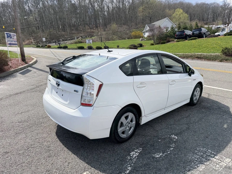 2010 Toyota Prius 3rd Gen - Image 6 of 16