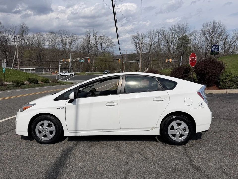 2010 Toyota Prius 3rd Gen - Image 11 of 16