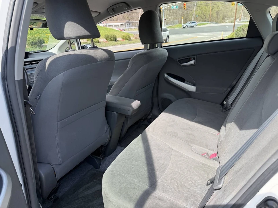 2010 Toyota Prius 3rd Gen - Image 14 of 16