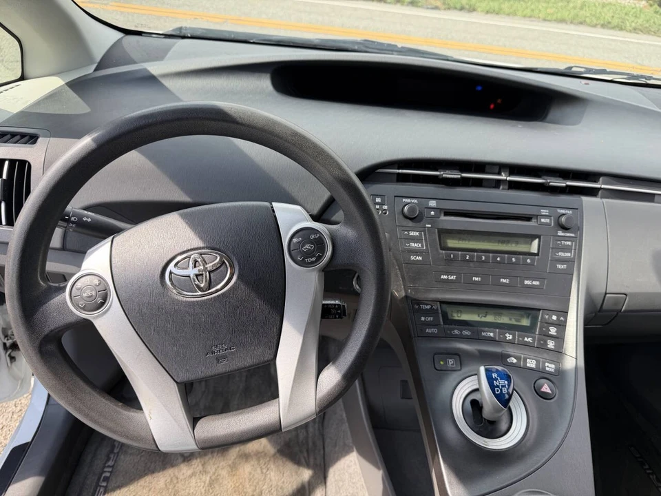 2010 Toyota Prius 3rd Gen - Image 16 of 16