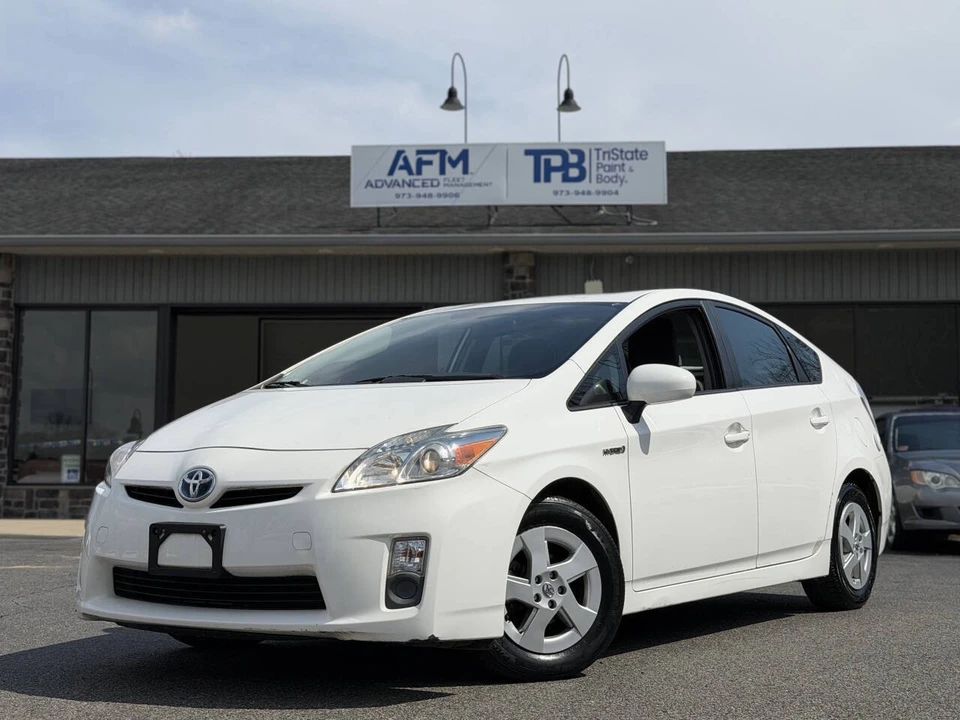 2010 Toyota Prius 3rd Gen - Image 2 of 16