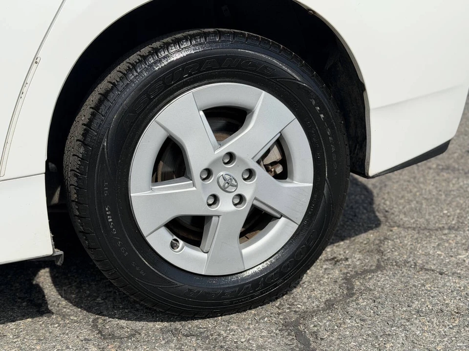2010 Toyota Prius 3rd Gen - Image 9 of 16