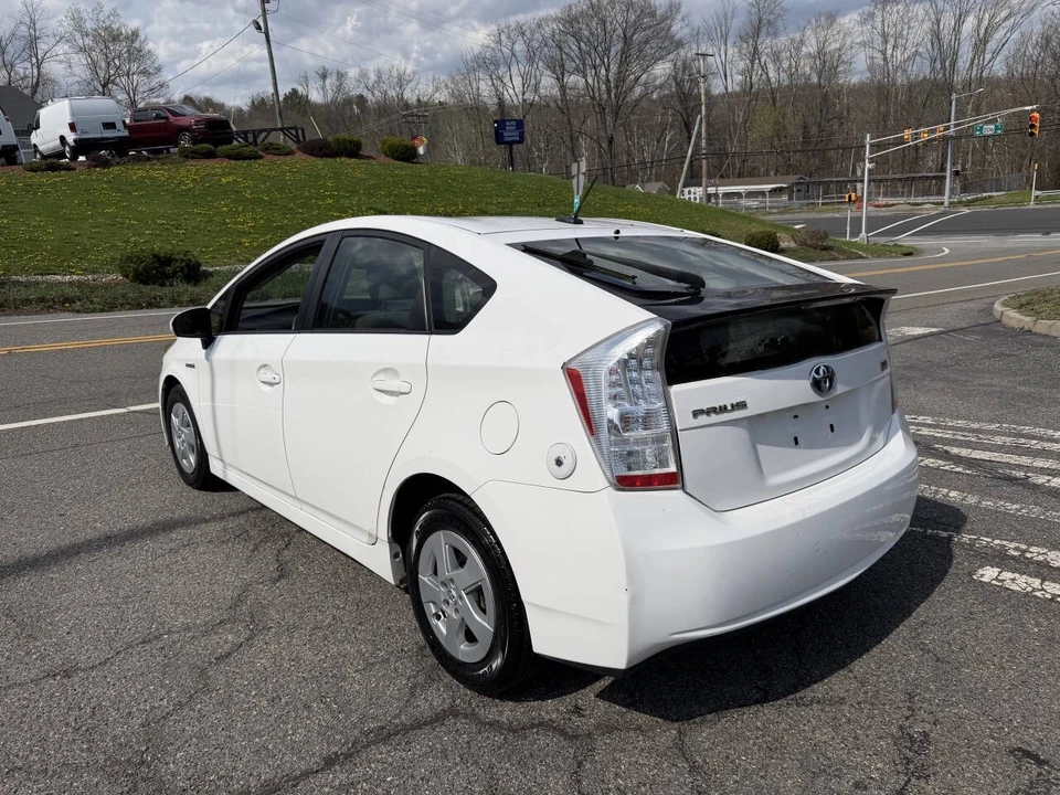 2010 Toyota Prius 3rd Gen - Image 8 of 16
