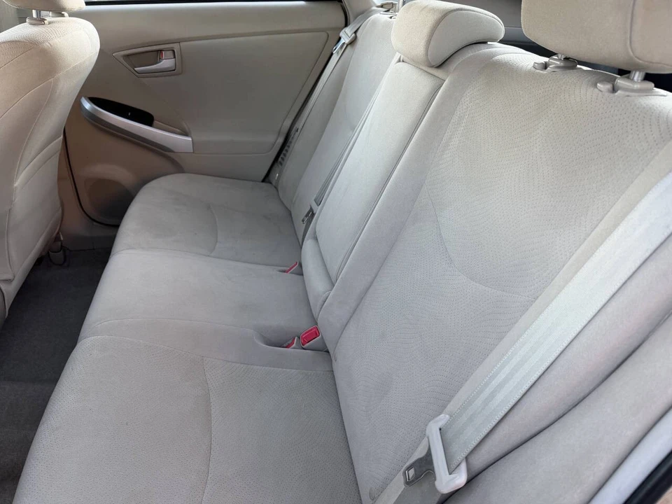 2010 Toyota Prius 3rd Gen - Image 9 of 16