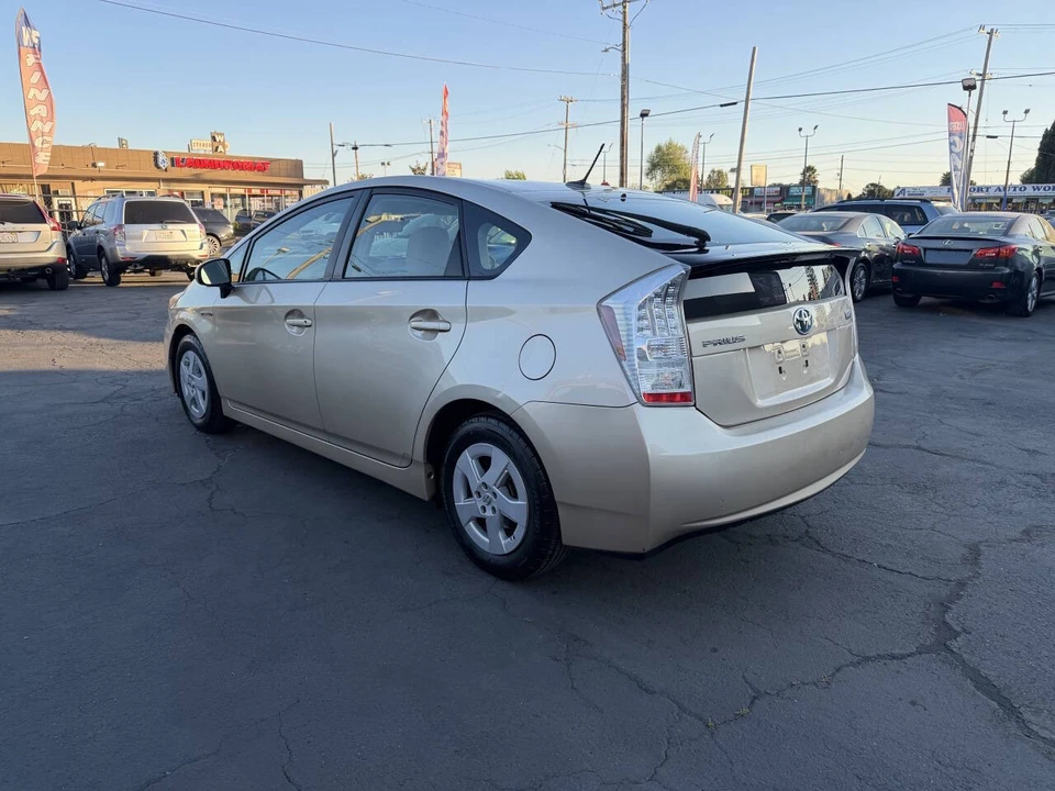 2010 Toyota Prius 3rd Gen - Image 4 of 16