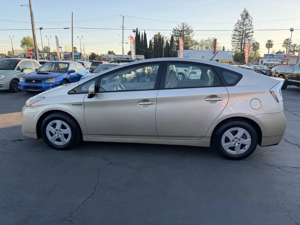 2010 Toyota Prius 3rd Gen - Image 3 of 16
