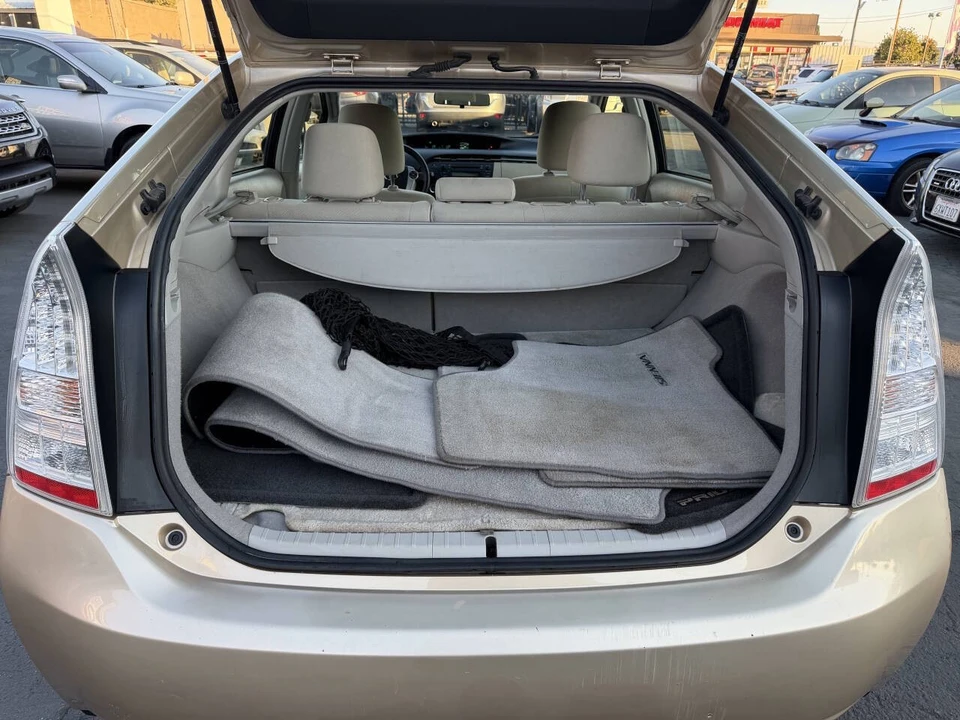 2010 Toyota Prius 3rd Gen - Image 13 of 16