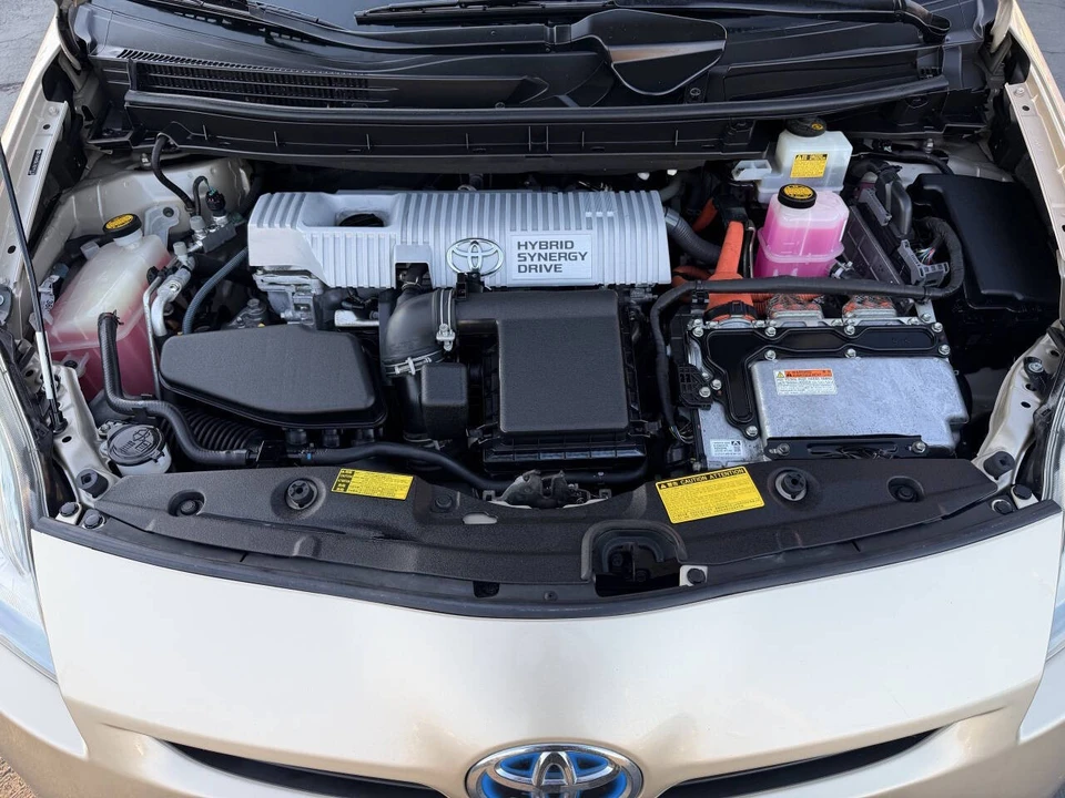 2010 Toyota Prius 3rd Gen - Image 14 of 16