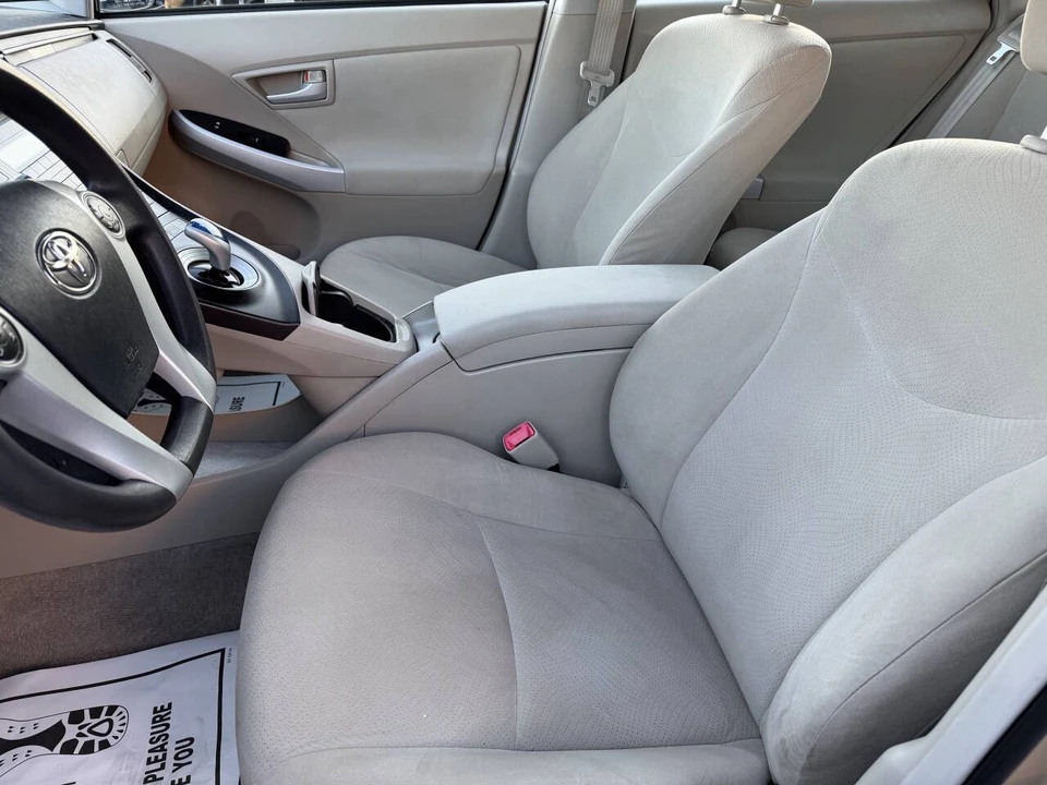 2010 Toyota Prius 3rd Gen - Image 7 of 16