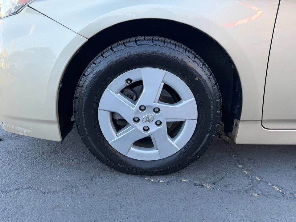2010 Toyota Prius 3rd Gen - Image 15 of 16