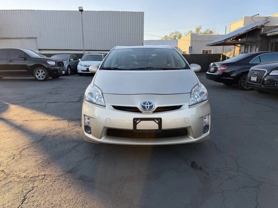 2010 Toyota Prius 3rd Gen - Image 2 of 16