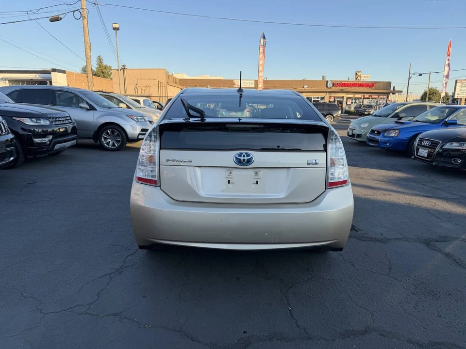 2010 Toyota Prius 3rd Gen - Image 5 of 16