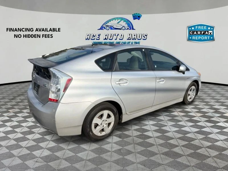 2010 Toyota Prius 3rd Gen - Image 7 of 12
