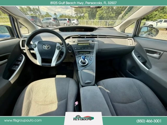 2010 Toyota Prius 3rd Gen - Image 9 of 12