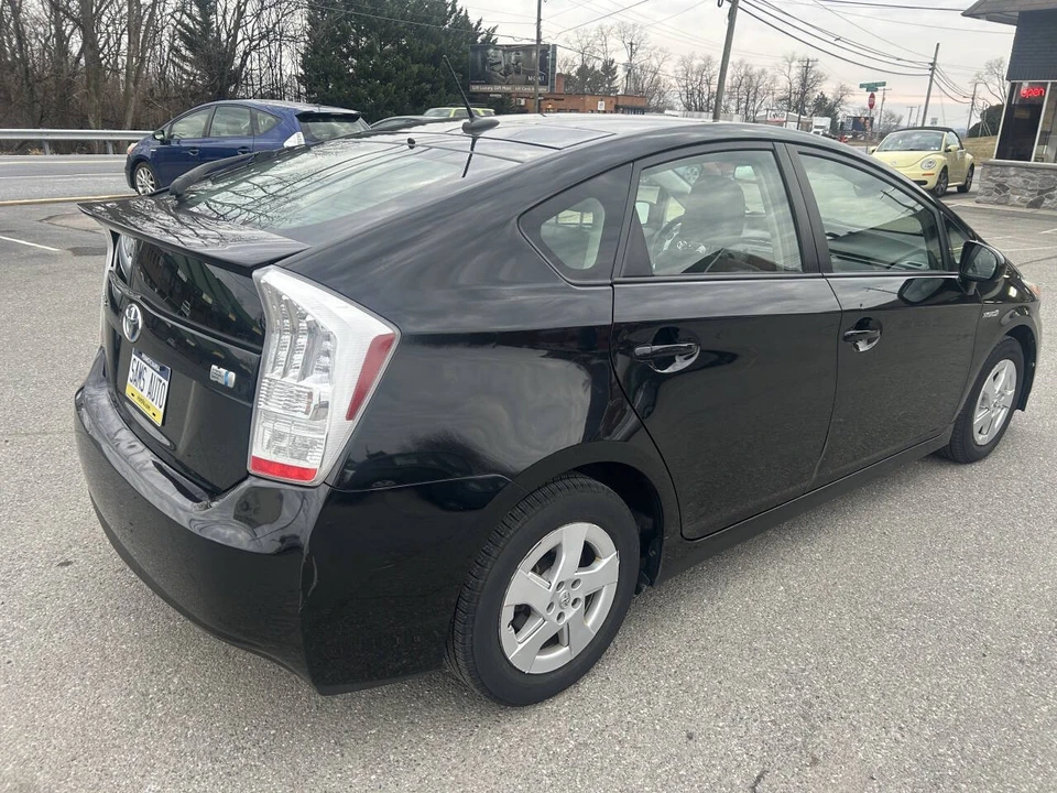 2010 Toyota Prius 3rd Gen - Image 5 of 21