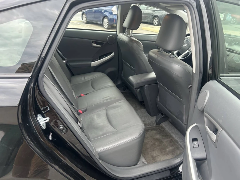 2010 Toyota Prius 3rd Gen - Image 16 of 21