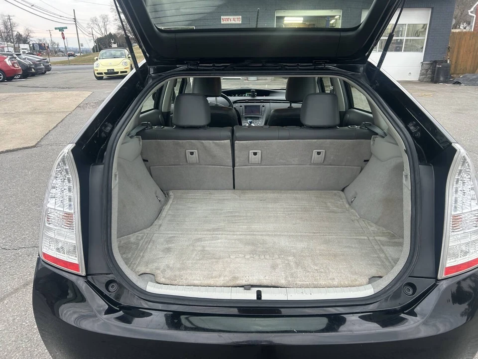2010 Toyota Prius 3rd Gen - Image 17 of 21