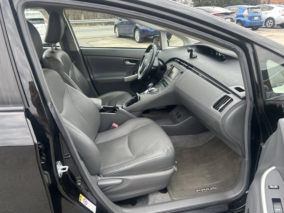 2010 Toyota Prius 3rd Gen - Image 12 of 21
