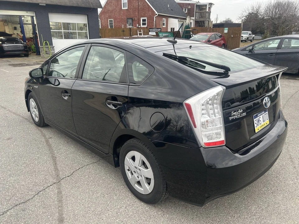 2010 Toyota Prius 3rd Gen - Image 7 of 21