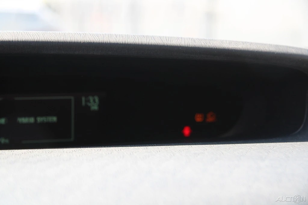 2010 Toyota Prius 3rd Gen - Image 18 of 21