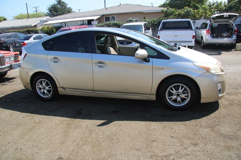 2010 Toyota Prius 3rd Gen - Image 9 of 21
