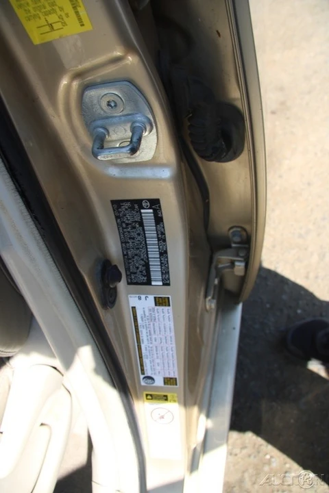 2010 Toyota Prius 3rd Gen - Image 12 of 21