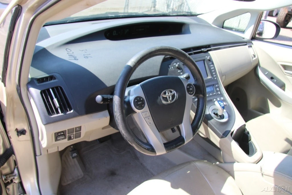 2010 Toyota Prius 3rd Gen - Image 15 of 21